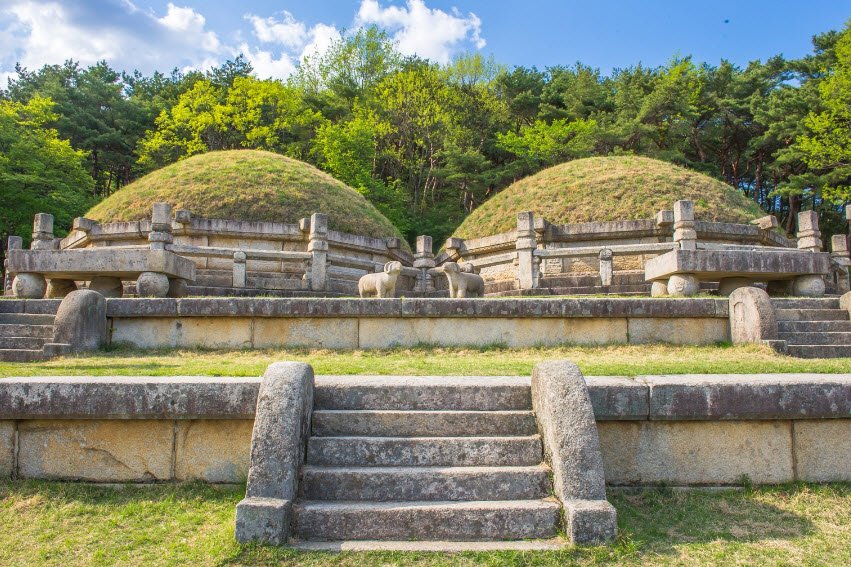 Tomb of King Kongmin, Kaesong, North Korea